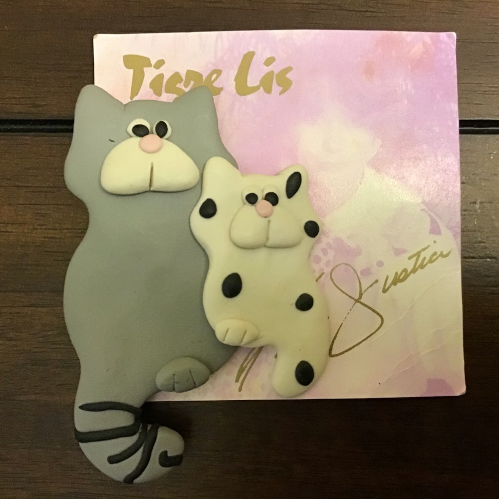 Cute cats pin.